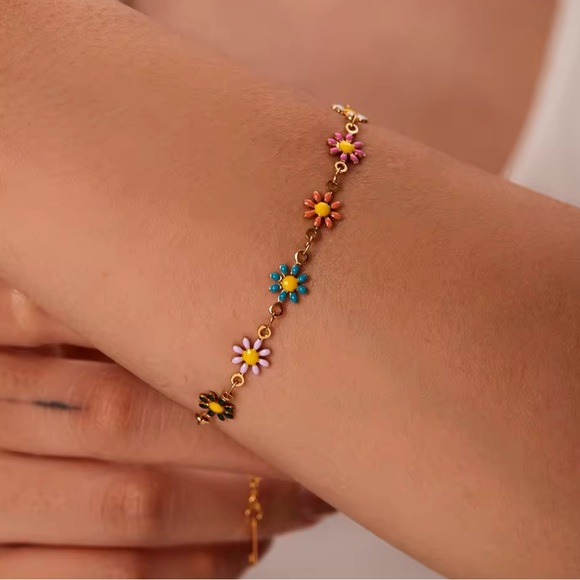 ◾️18K Gold Plated Multi Color Small Daisy Bracelet - Picture 3 of 14